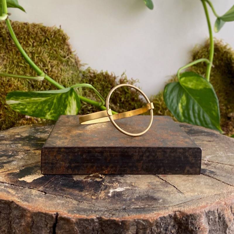 Messing Armreif. Armreifen. Schlichte Armspange Aus Messing. Zartes Manschettenarmband. Gold Manschetten Armbänder. Manschetten. Bündchen Messing Armreif. Armreifen. Schlichte Armspange Aus Messing. Zartes Manschettenarmband. Gold Manschetten Armbänder. Manschetten. Bündchen von MollyRosePost