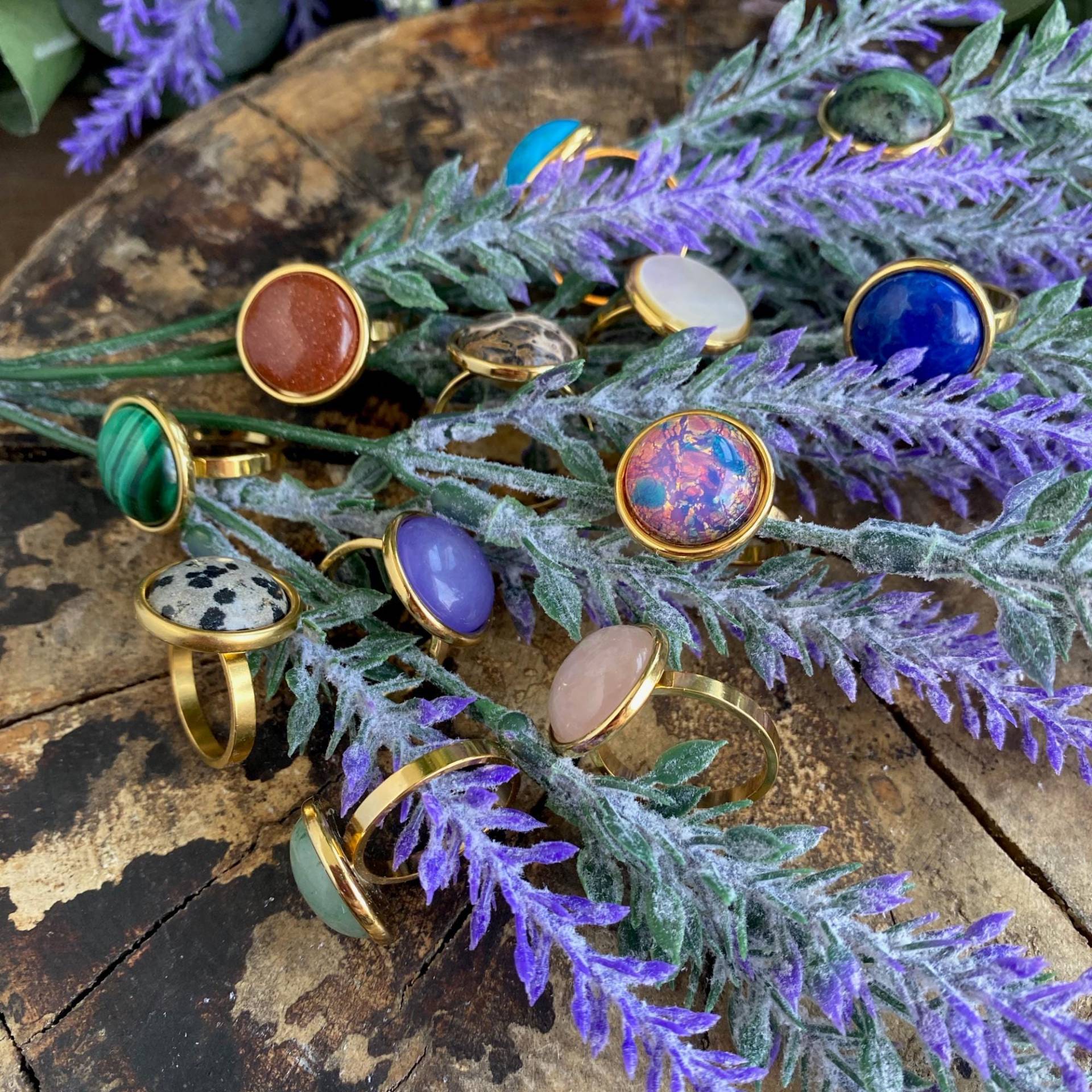 Vergoldete Ringe. Einzelsteinringe. Edelstein Schmuck. Ringe Mit Steinen. Goldring Stein. Gemme Vergoldete Ringe. Einzelsteinringe. Edelstein Schmuck. Ringe Mit Steinen. Goldring Stein. Gemme von MollyRosePost