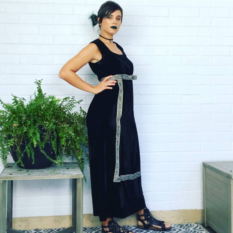 Vintage Schwarzes Samt Maxi Kleid 70Er Jahre Gothic Renaissance Stil von MollyThrifts