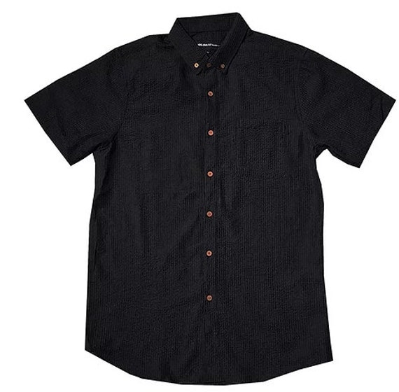 Molokai Solid Schwarz Seersucker Button-Down-Hemd Molokai Solid Schwarz Seersucker Button-Down-Hemd von MolokaiSurfCompany
