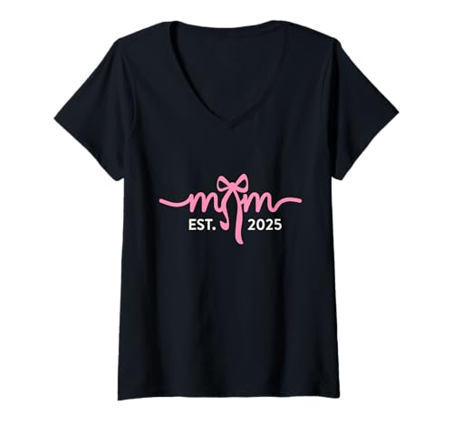 Damen Mom Est 2025 Expect Baby New First Mommy Mama Mother's Day T-Shirt mit V-Ausschnitt Damen Mom Est 2025 Expect Baby New First Mommy Mama Mother's Day T-Shirt mit V-Ausschnitt von Mom Est 2025 New Mom 2025 Mama Mommy Mother's Day