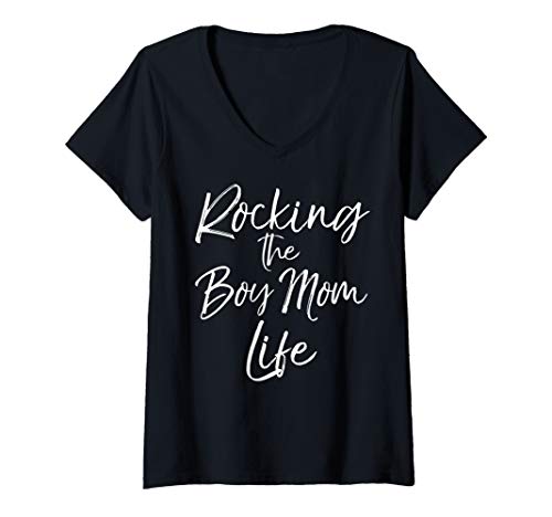 Damen Cute Mother's Day Gift for Women Rocking the Boy Mom Life T-Shirt mit V-Ausschnitt Damen Cute Mother's Day Gift for Women Rocking the Boy Mom Life T-Shirt mit V-Ausschnitt von Mom Shirts Mother's Day Gifts Design Studio