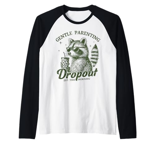 Lustiger Waschbär Muttertag Mama Retro Gentle Parenting Mom Raglan Lustiger Waschbär Muttertag Mama Retro Gentle Parenting Mom Raglan von Mom Tees NYC