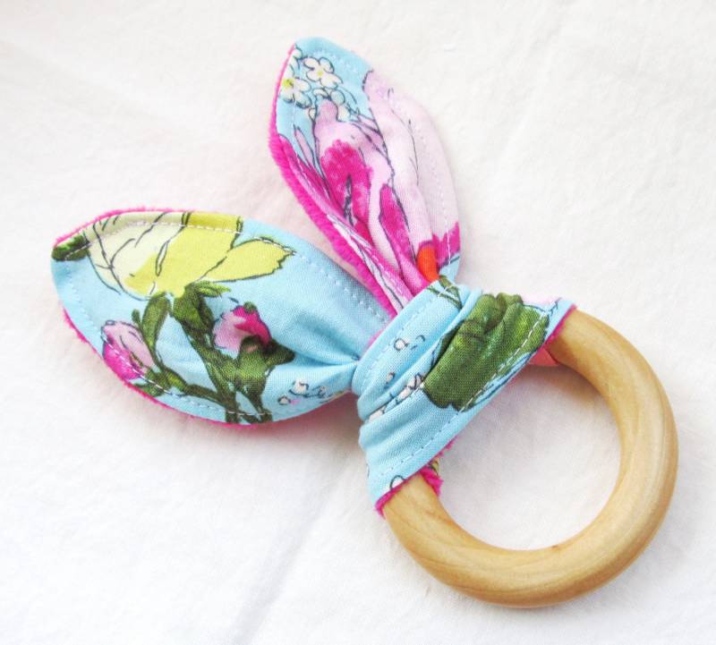 Amy Butler Alchemy Skizzenbuch Beißring Aus Holz Mit Knitterfalten Und Fuschia Pink Minky Dot Geschenk Für Neues Baby Amy Butler Alchemy Skizzenbuch Beißring Aus Holz Mit Knitterfalten Und Fuschia Pink Minky Dot Geschenk Für Neues Baby von MomNMiaDesigns