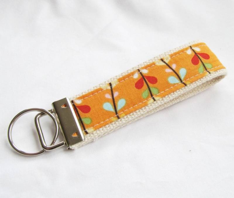 Keyfob Schlüsselanhänger Armband in Bloom Vines Orange - Stoff Keyfob Schlüsselanhänger Armband in Bloom Vines Orange - Stoff von MomNMiaDesigns