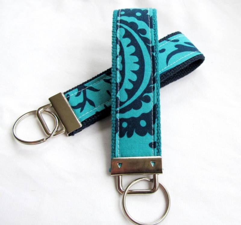 Schlüsselanhänger Aus in Amy Butler Acanthus Teal - Designerstoff Schlüsselanhänger Aus in Amy Butler Acanthus Teal - Designerstoff von MomNMiaDesigns