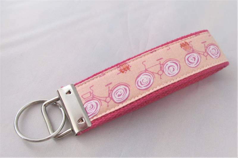 Schlüsselanhänger - Fahrräder in Pfirsich Und Pink Aus Stoff Schlüsselanhänger - Fahrräder in Pfirsich Und Pink Aus Stoff von MomNMiaDesigns