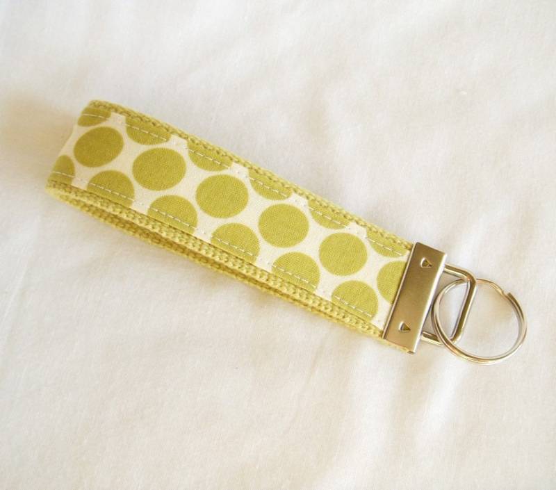 Schlüsselanhänger in Amy Butler Full Moon Polka Dot Lime Schlüsselanhänger in Amy Butler Full Moon Polka Dot Lime von MomNMiaDesigns