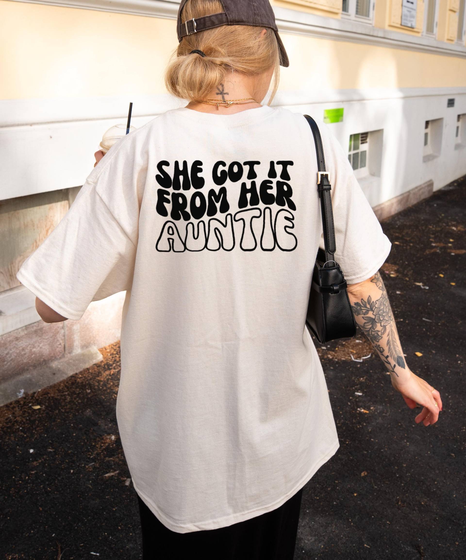 Auntie Shirt - Lustiges Tante Oversized Geschenk Für Tante, Nichte Oder Schwester Matching Family Outfit von MomOfTheMonthShop