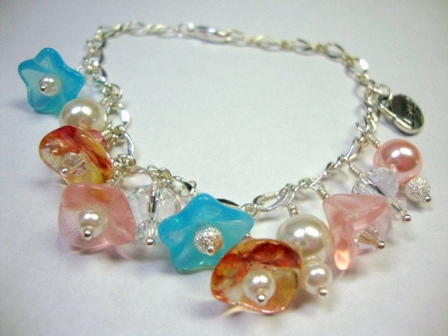 Blüte Zeit Armband Mit Blumen Und Perlen, Geschenk Für Sie, Zierliche Cha Blüte Zeit Armband Mit Blumen Und Perlen, Geschenk Für Sie, Zierliche Cha von MommaGoddess