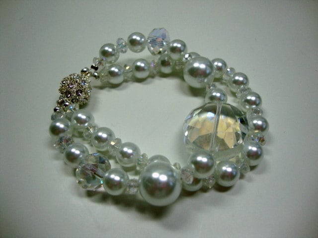 Coco Perle & Kristall Armband Braut Hochzeitsschmuck Zweisträngig von MommaGoddess