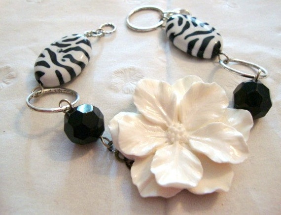 Floral Zebra-Armband Floral Zebra-Armband von MommaGoddess