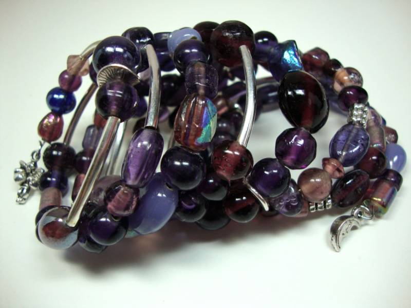 Schattierungen Von Lila Perlen Armband Geschichteten Gewickeltes Schattierungen Von Lila Perlen Armband Geschichteten Gewickeltes von MommaGoddess