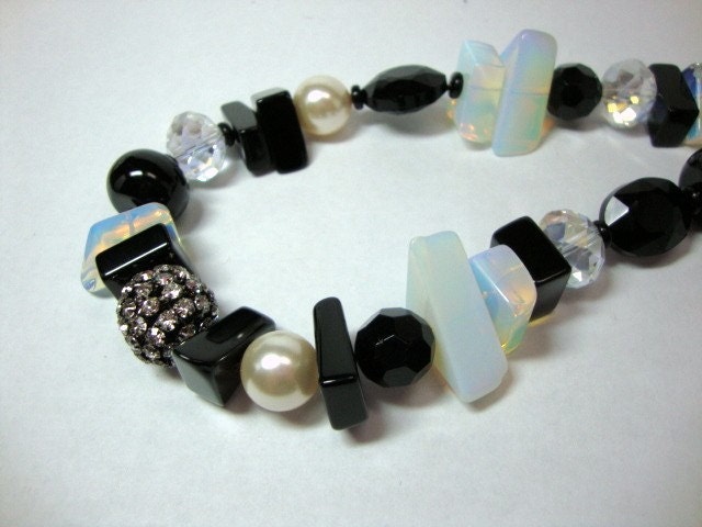 Statement-Halskette, Mondstein Onyx Kristalle Perlen Bling To Sterben Für Glam Schwarz Und Weiß Halskette Formale Gelegenheit Hochzeit Schmuck von MommaGoddess