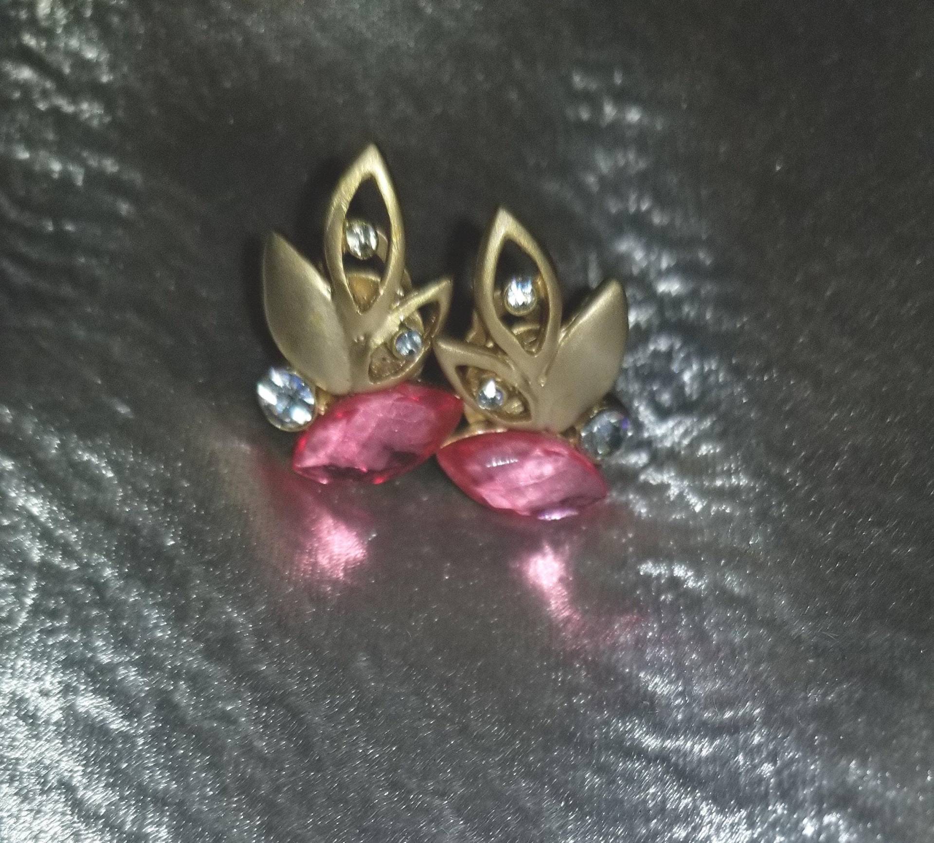 Glam Pink Und Klare Stein Gold Ton Clip Auf Ohrringe Glam Pink Und Klare Stein Gold Ton Clip Auf Ohrringe von MommaKosmos