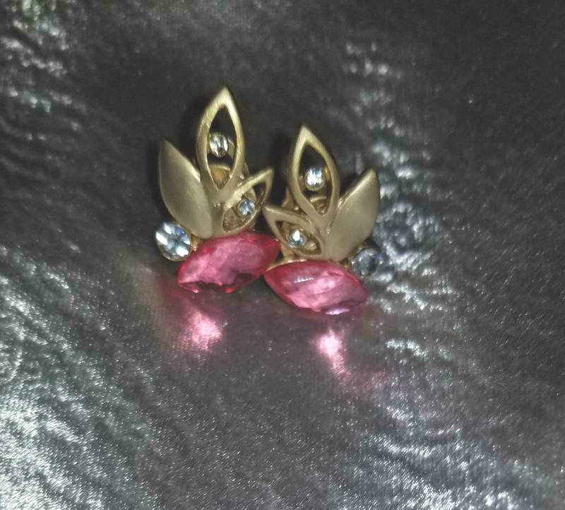 Glam Pink Und Klare Stein Gold Ton Clip Auf Ohrringe Glam Pink Und Klare Stein Gold Ton Clip Auf Ohrringe von MommaKosmos