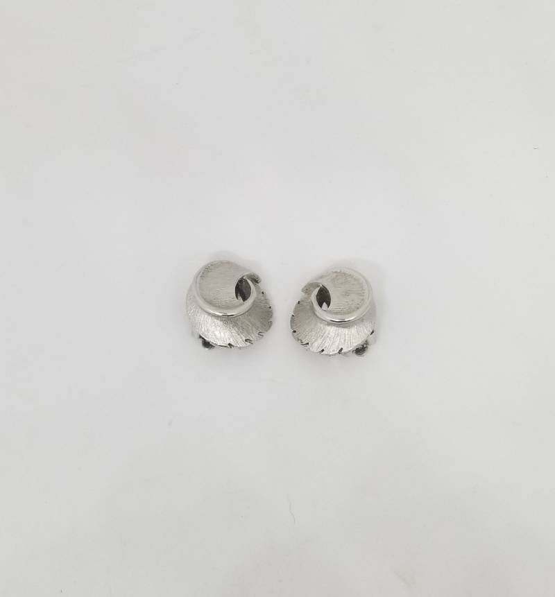 Runde Silber Ton Coro Clip Auf Ohrringe Vintage Runde Silber Ton Coro Clip Auf Ohrringe Vintage von MommaKosmos