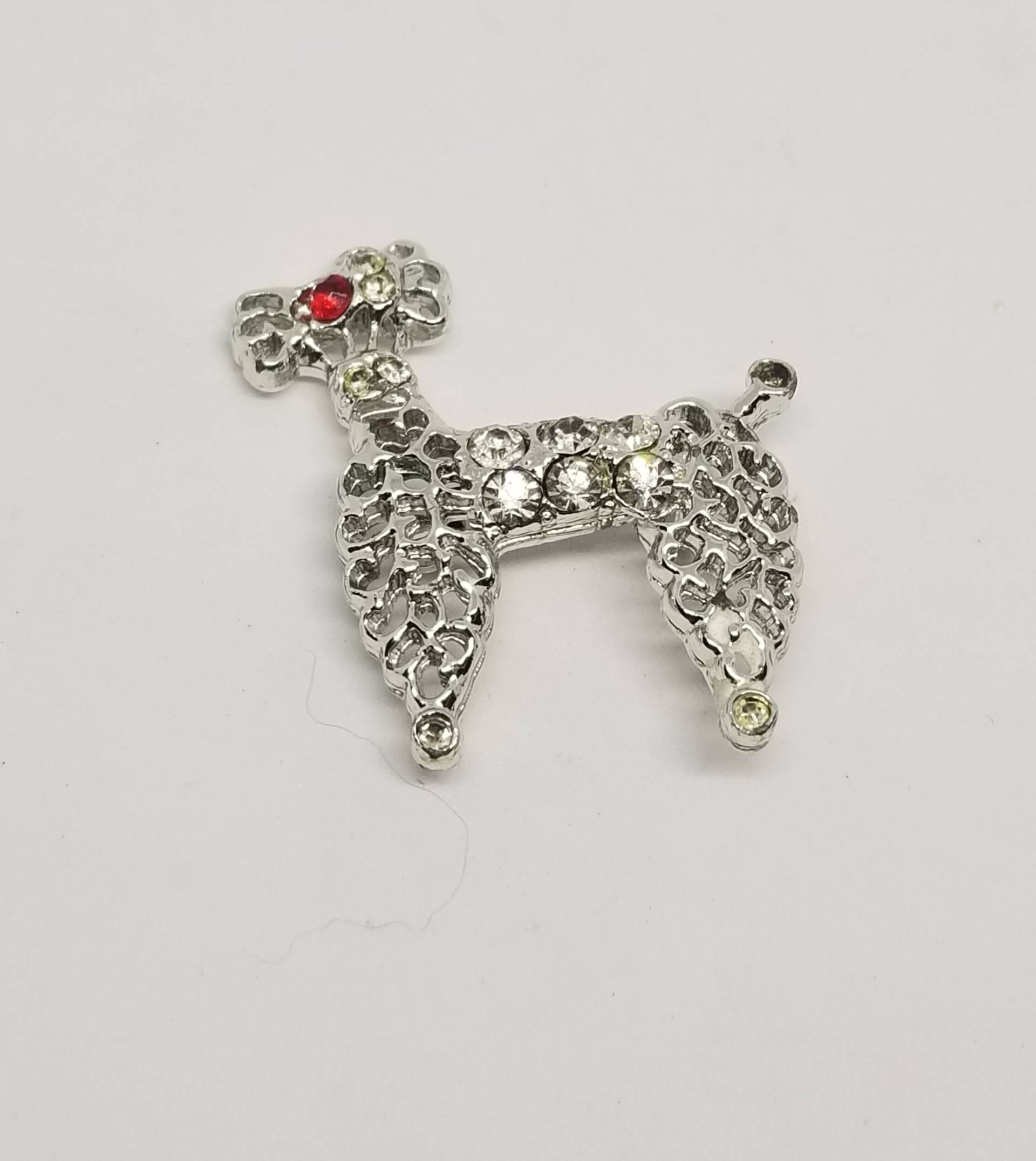 Vintage Silber-Ton-Rote Auge Pudel Hund Brosche Vintage Silber-Ton-Rote Auge Pudel Hund Brosche von MommaKosmos