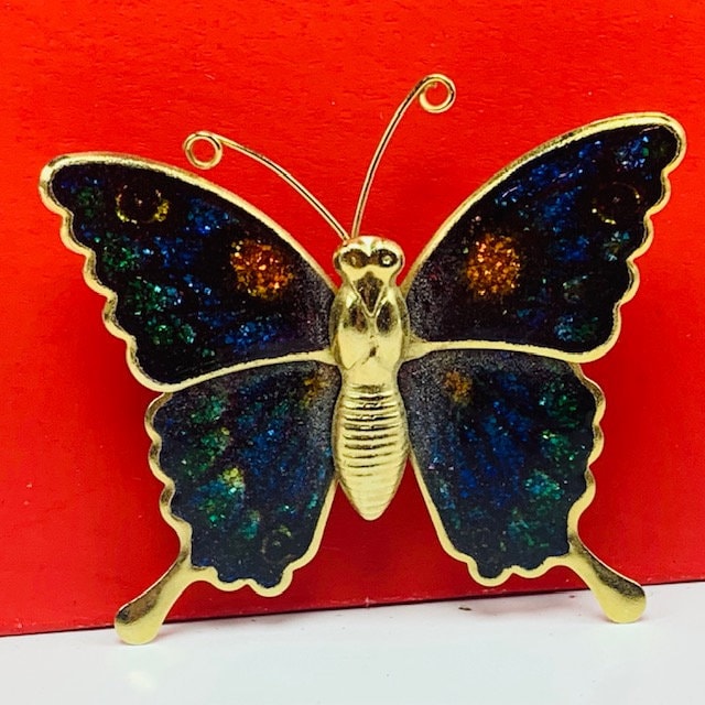 Butterfly Pin Brooch Kostümschmuck Pinback Vintage Mcm Vtg Art Deco Bugs Motte Gold Trimm Körper Orange Blau von MommaofThreeMonkeys