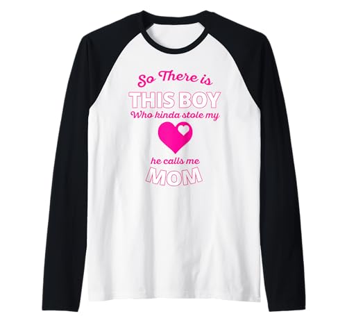 Niedliches rosa Herz mit Aufschrift "This Boy Stole My Heart He Calls Me Mom" Raglan Niedliches rosa Herz mit Aufschrift "This Boy Stole My Heart He Calls Me Mom" Raglan von Mommy Sonny Hearts Apparel