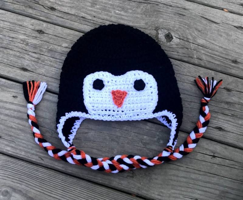 Gehäkelte Baby Pinguin Winter Weihnachten Mütze Mit Ohren Abdeckungen Und Zöpfen von MommyAndMeCrochet18