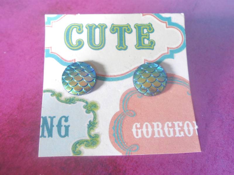 Plip/Blue/Green Color Shift Scale Stud Plip/Blue/Green Color Shift Scale Stud von MommySoup