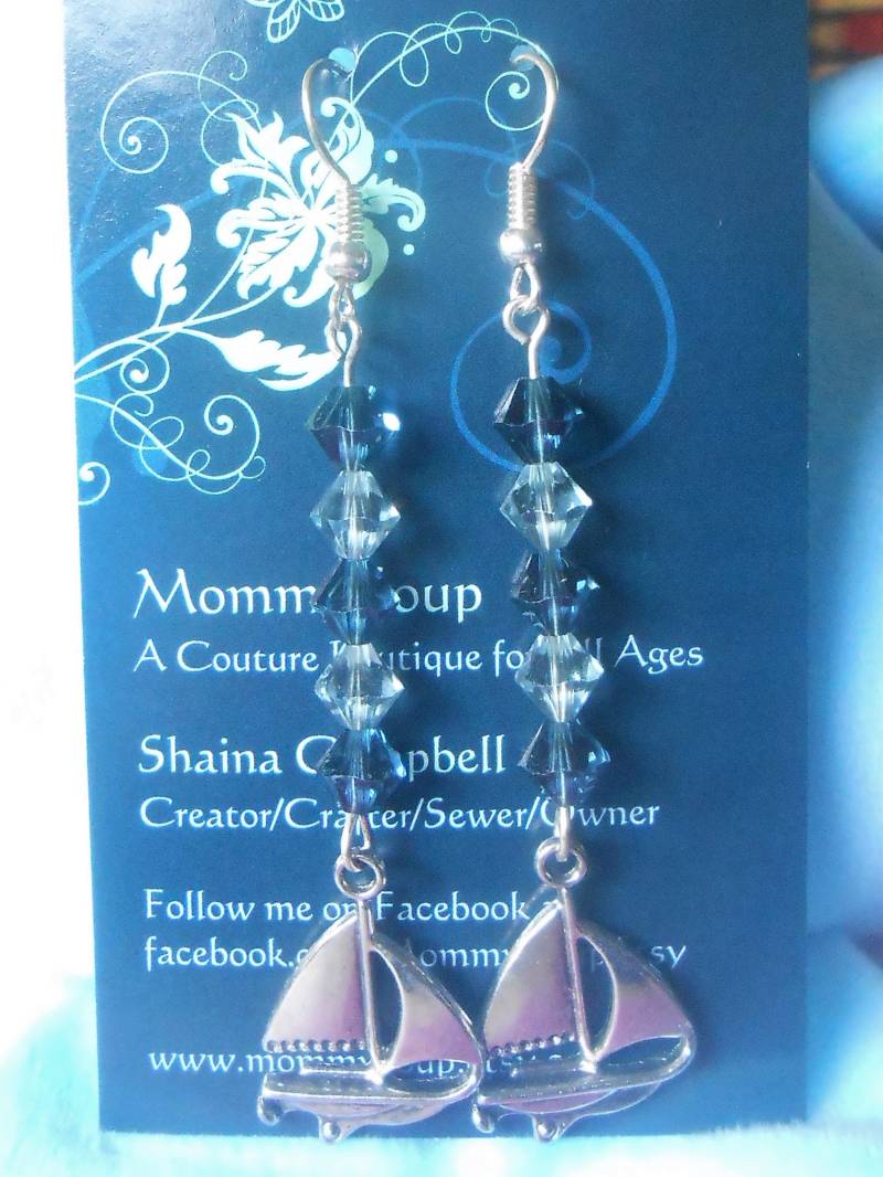 Segelboote Und Blue Swarovski Crystal Dangle Ohrringe Segelboote Und Blue Swarovski Crystal Dangle Ohrringe von MommySoup
