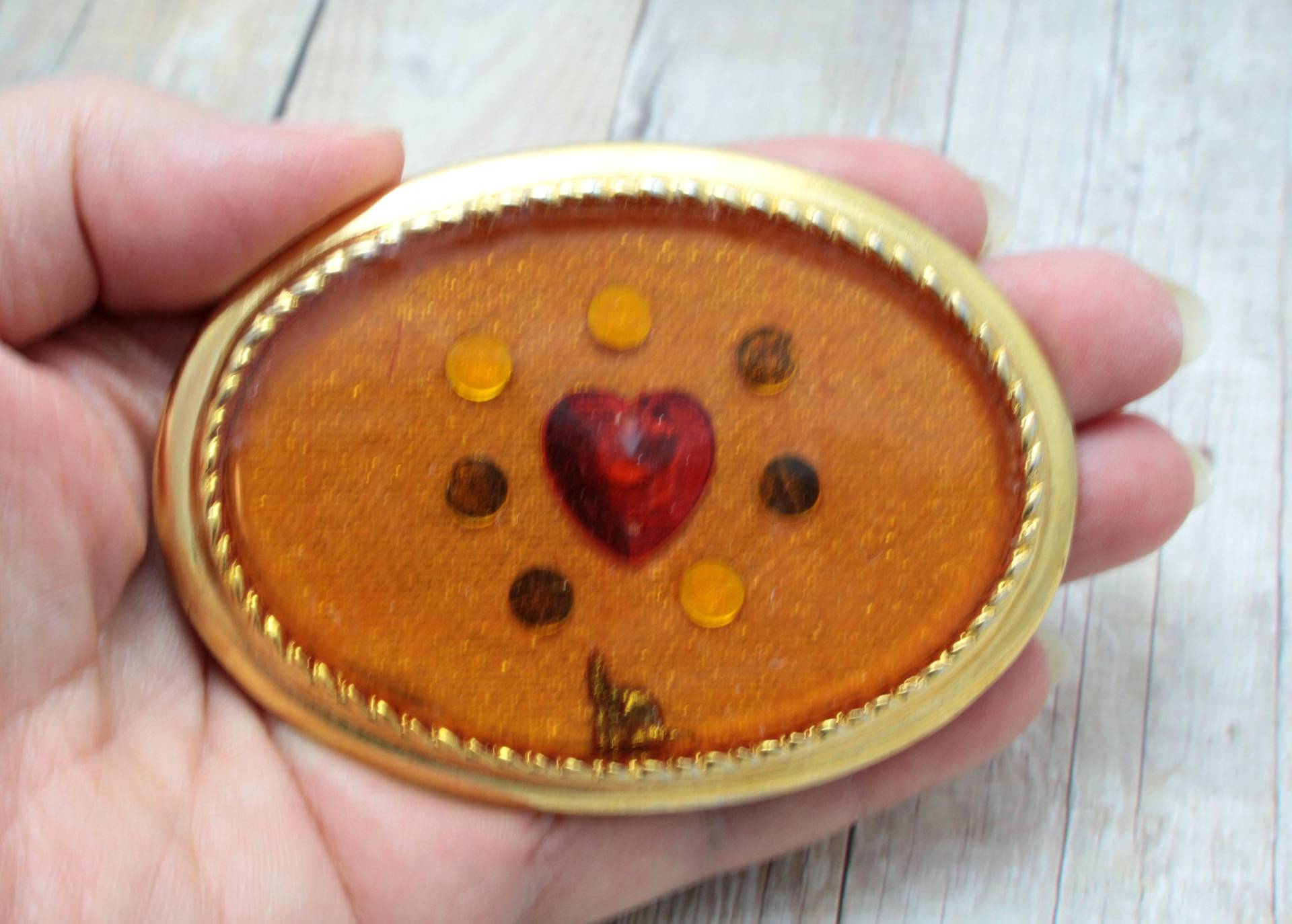 Orange Gold Gürtelschnalle Mit Roten Herzen, 3/8x2 3/8 Zoll, The Beaver Buckle Co, Made in Usa von MomoDukeShack