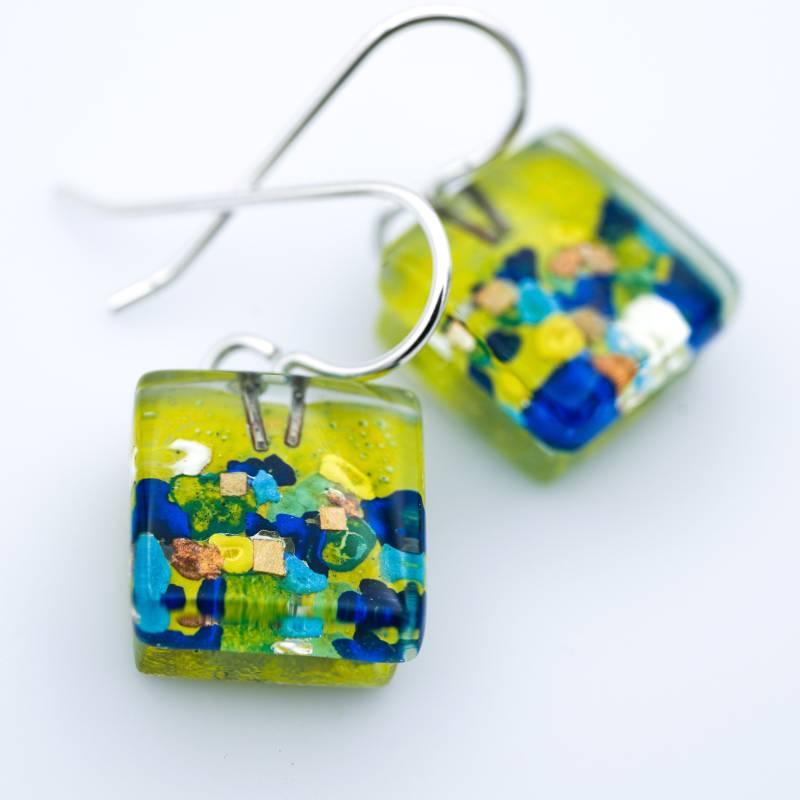 Fusing-Glas Ohrringe Garten Würfel Fusing-Glas Ohrringe Garten Würfel von MomoGlassworks