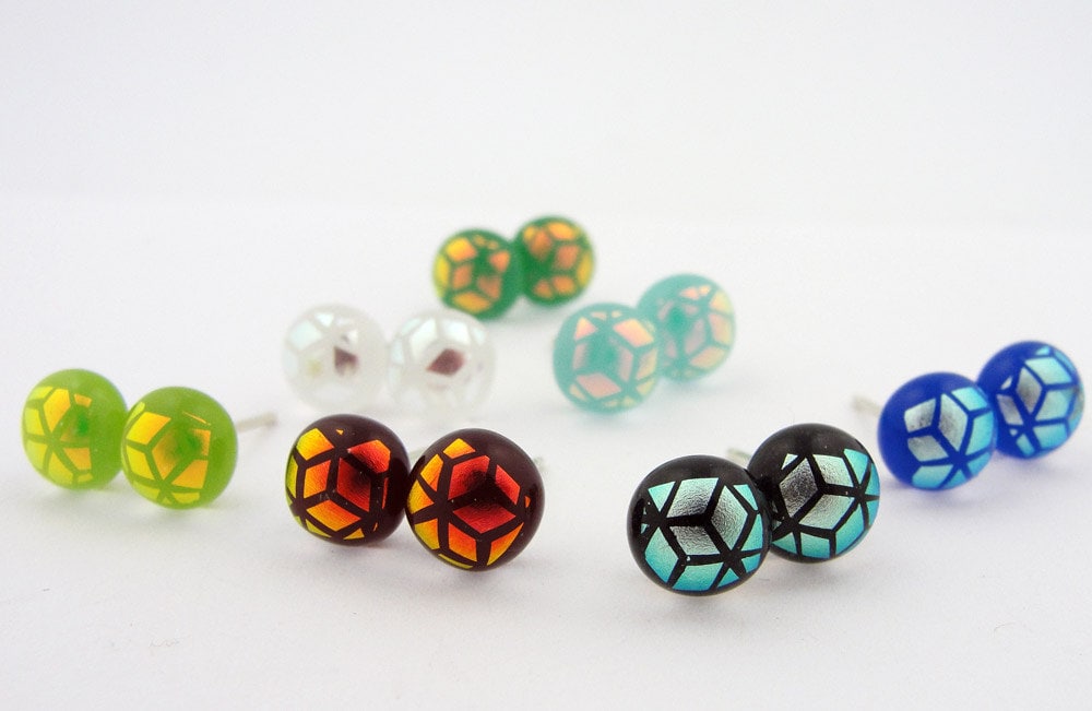 Fusing Glass Komet Ohrstecker | 3D, Kubisch, Blau, Schwarz, Silber, Weiß, Teal Grün, Rot, Kupfer Fusing Glass Komet Ohrstecker | 3D, Kubisch, Blau, Schwarz, Silber, Weiß, Teal Grün, Rot, Kupfer von MomoGlassworks