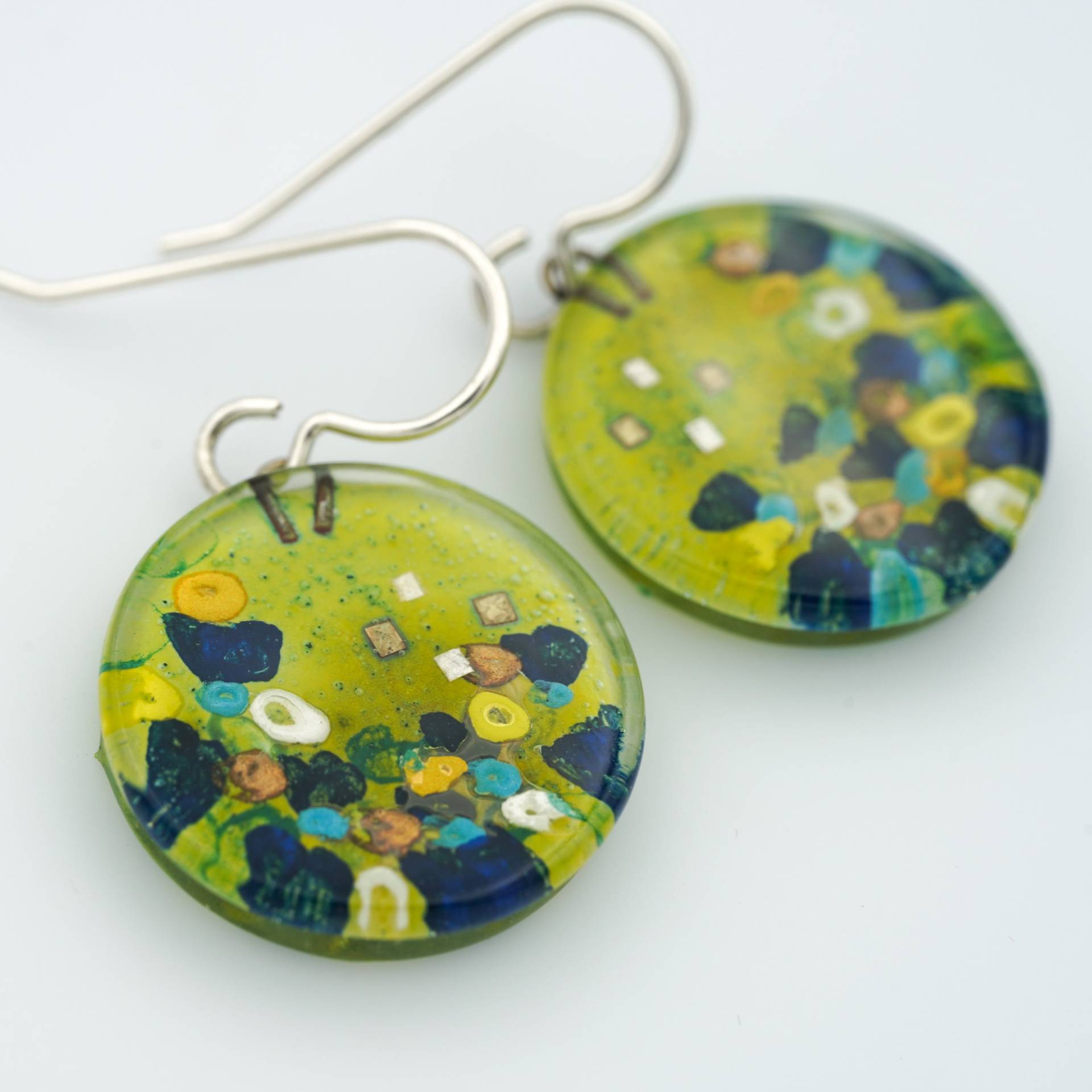 Geschmolzene Glas Ohrringe Garten Kreise Floral Klimt Geschmolzene Glas Ohrringe Garten Kreise Floral Klimt von MomoGlassworks