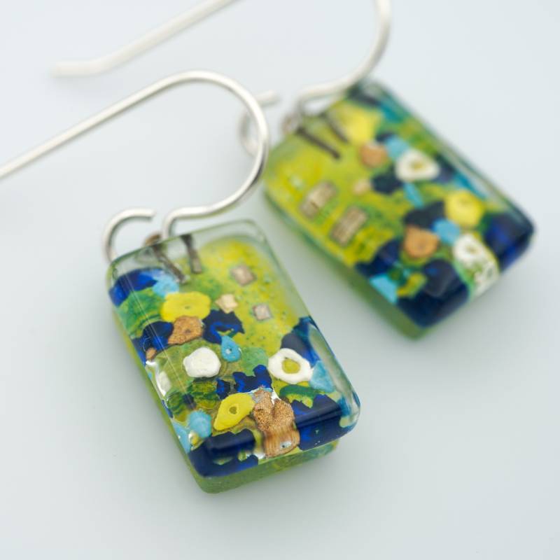 Geschmolzene Glas Ohrringe Garten Tropfen Grün Klimt Impressionist Floral Natur Geschmolzene Glas Ohrringe Garten Tropfen Grün Klimt Impressionist Floral Natur von MomoGlassworks