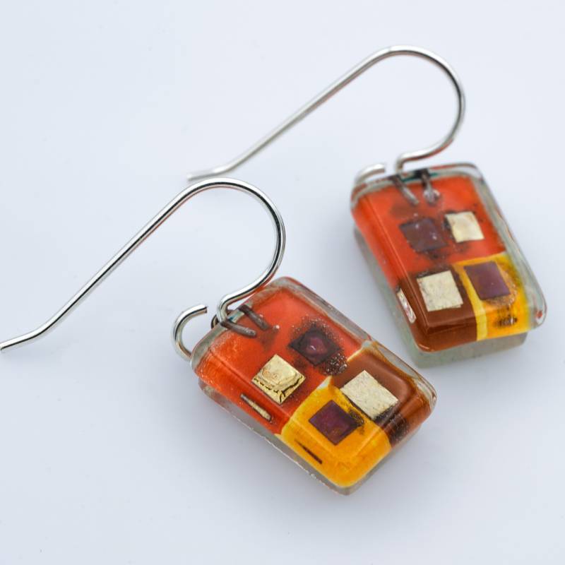 Geschmolzene Glas Ohrringe Santa Fe Quadrate Tropfen von MomoGlassworks