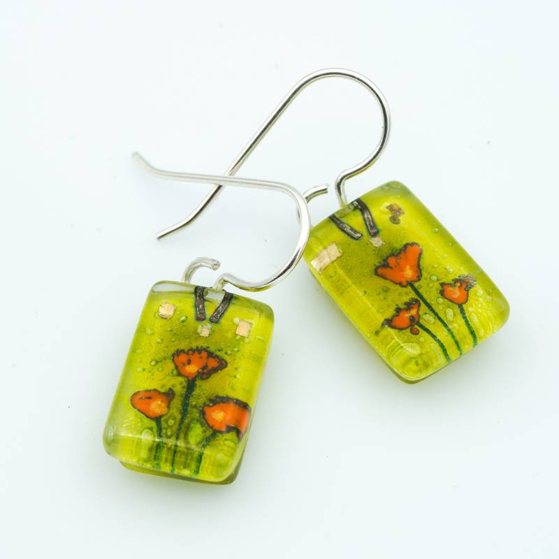 Geschmolzenes Glas Schmuck Goldene Mohnblumen Tropfen Blumen Ohrringe von MomoGlassworks