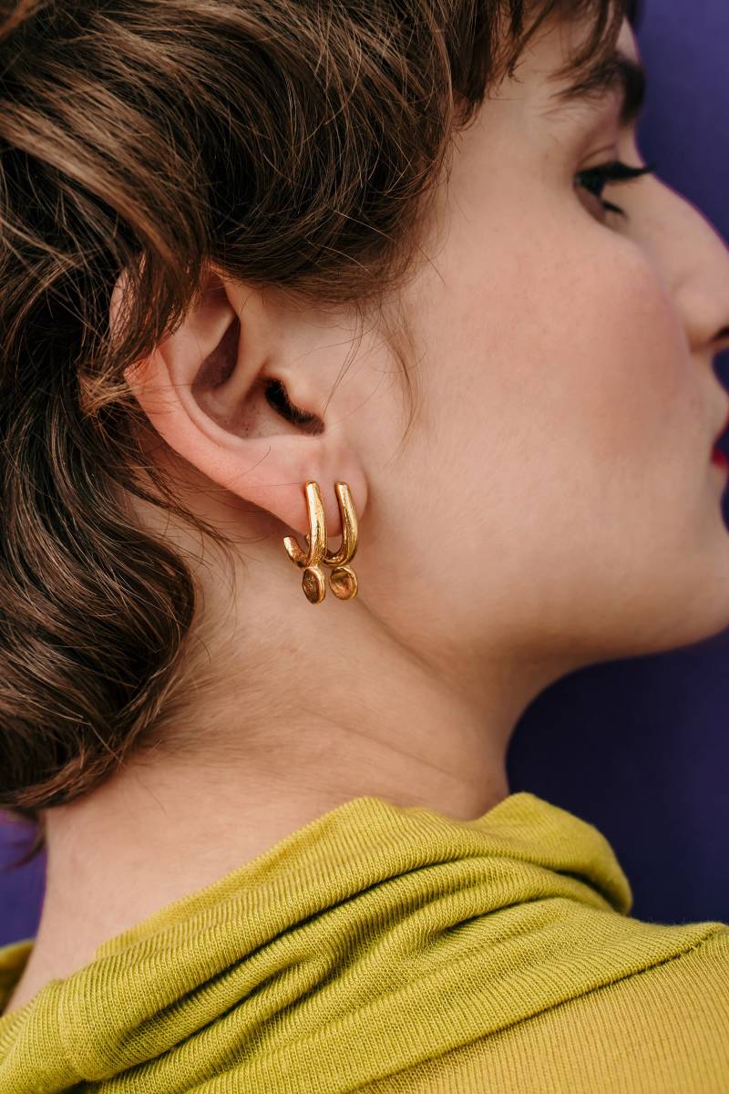 Einzigartige Klobige Goldohrringe, Kleine Statement Ohrringe Aus Vergoldetem Silber, Rustikale Handgemachte Gold, Goldene Creolen Einzigartige Klobige Goldohrringe, Kleine Statement Ohrringe Aus Vergoldetem Silber, Rustikale Handgemachte Gold, Goldene Creolen von MomoSara
