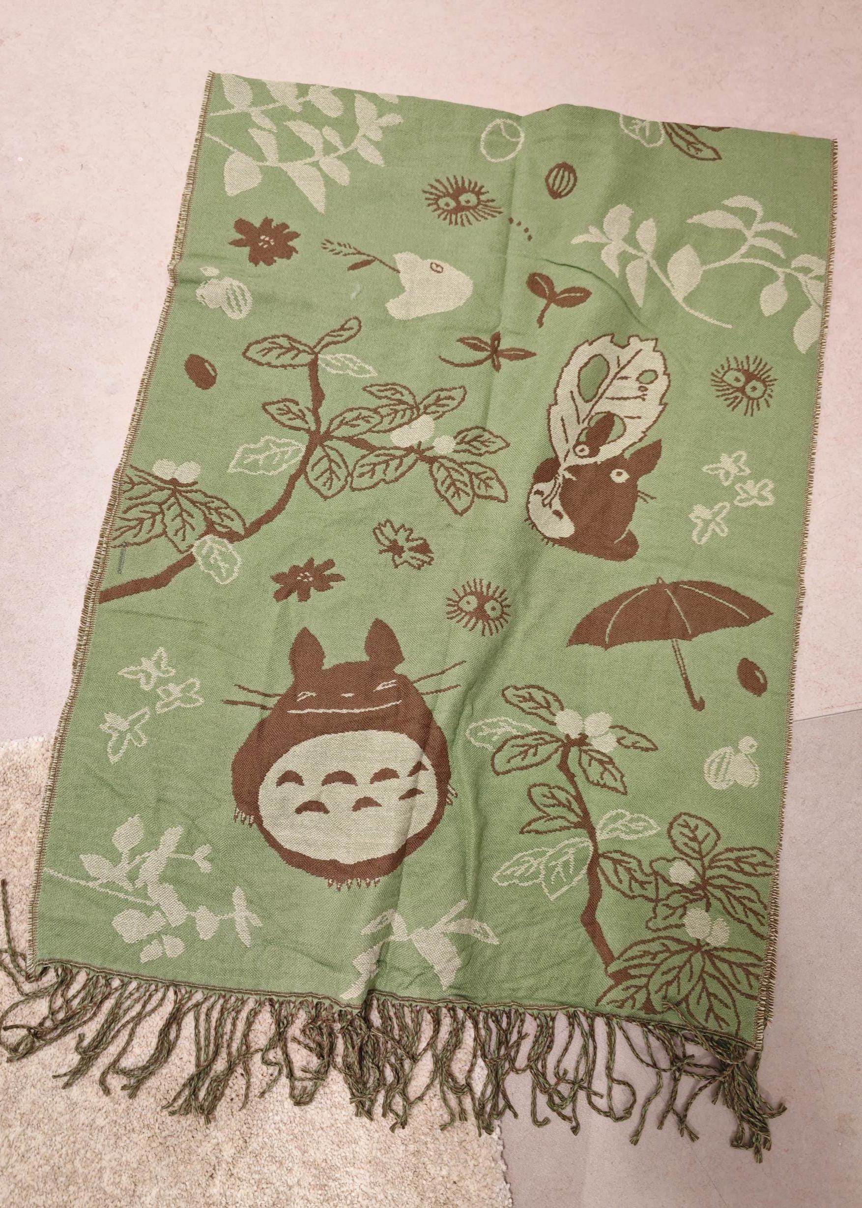 Original Studio Ghibli Totoro Jacquard Poncho Blanket - Limited Edition Warm Acrylic Shawl/Stole Officially Licensed Anime Gift von Momodax