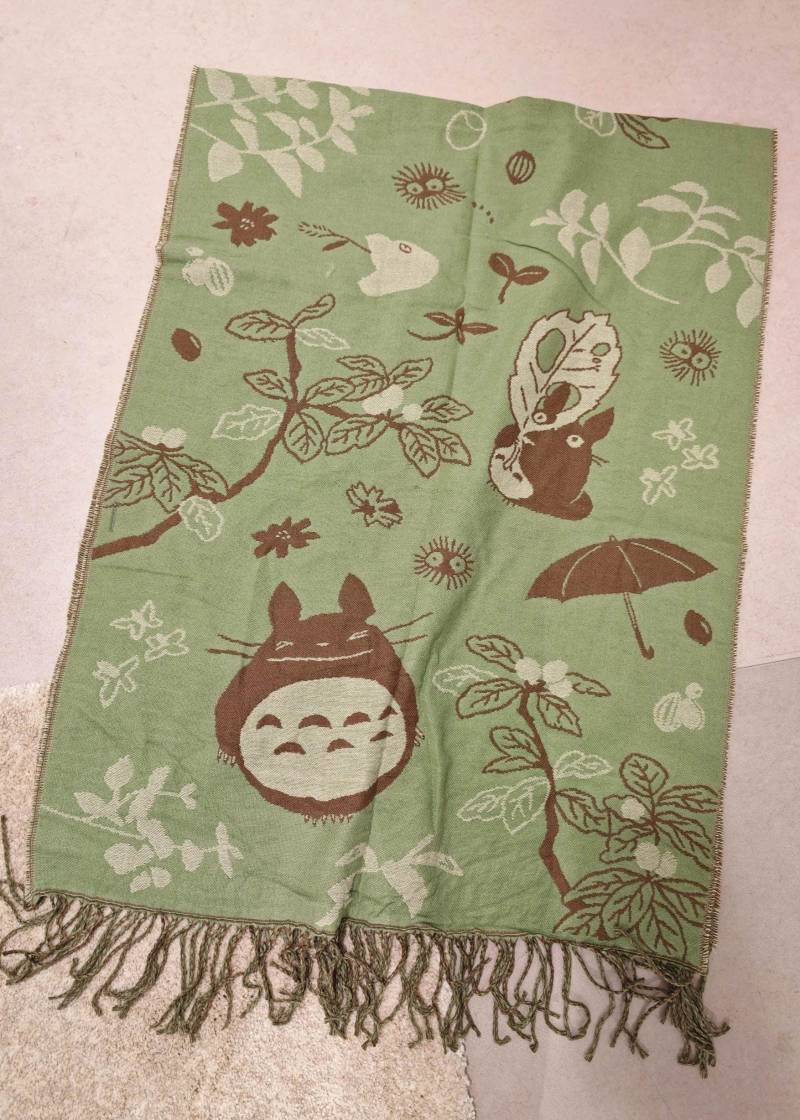 Original Studio Ghibli Totoro Jacquard Poncho Blanket - Limited Edition Warm Acrylic Shawl/Stole Officially Licensed Anime Gift von Momodax