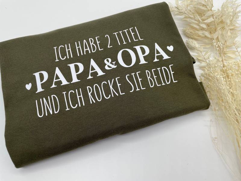 Opa Shirt I Rockt Herren Papa Und Vatertagsgeschenk Geburtstagsgeschenk von MomsCrew