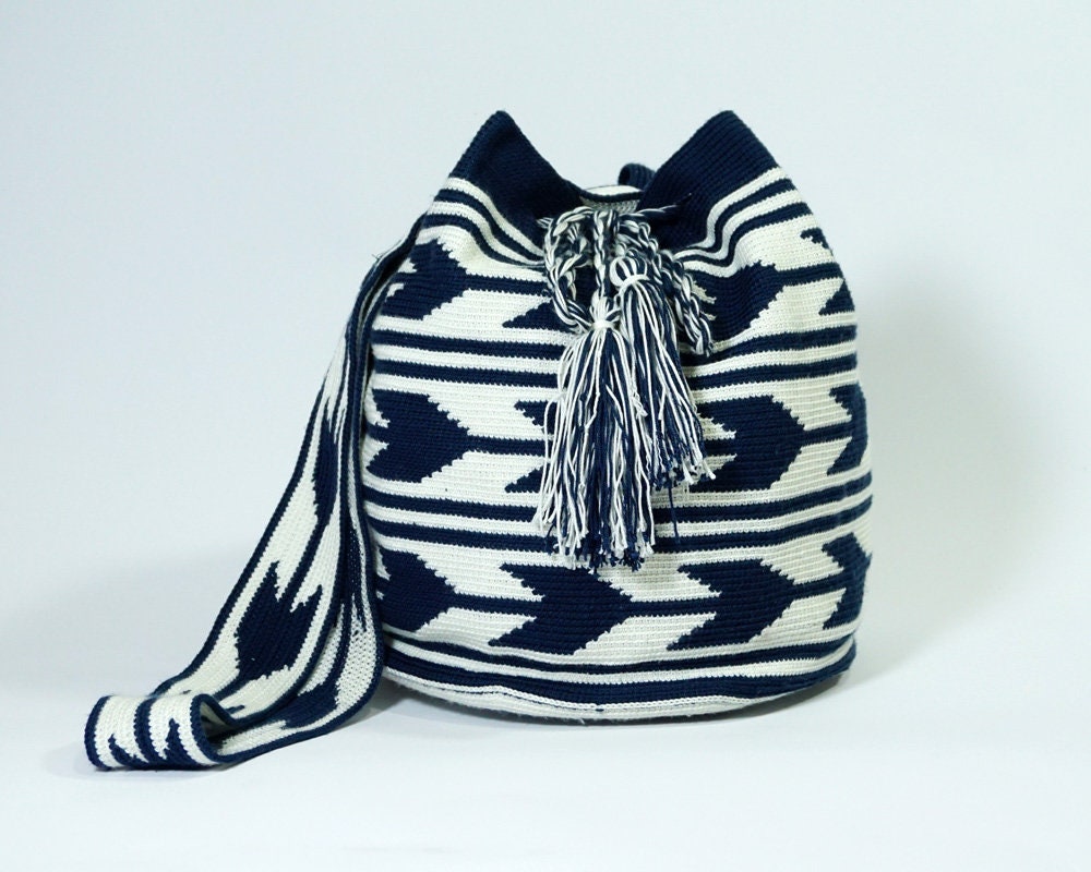 Wayuu Tasche - Navy Blau & Weiß Frauen Umhängetasche Gehäkelter Gobelin Handgefertigt Mochila Große Stricken Boho Style von MomsandtheGirl