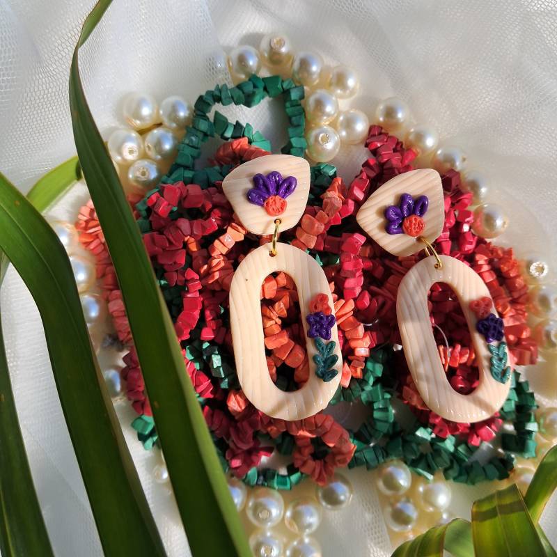 Florale Ohrringe Aus Polymer Clay Handgemachtes Minimalist Statement, Hypoallergen Florale Ohrringe Aus Polymer Clay Handgemachtes Minimalist Statement, Hypoallergen von EkaayJewels