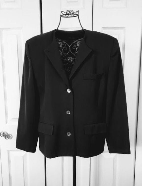 Alcott & Andrews Schwarze Wolle Gabardine Gefüttert Blazer Jacke Frauen Medium. Jahrgang 1980Er Jahre. Karriere Oder Casual Alcott & Andrews Schwarze Wolle Gabardine Gefüttert Blazer Jacke Frauen Medium. Jahrgang 1980Er Jahre. Karriere Oder Casual von Momsdrawer