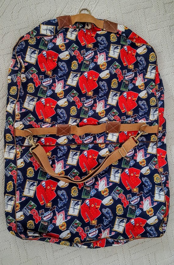 Einzigartige Vintage Folding Canvas Reisekleidertasche Mit Verstellbarem - Abnehmbarem Schultergurt. Ausgezeichnet 1990Er Jahre Rar Einzigartige Vintage Folding Canvas Reisekleidertasche Mit Verstellbarem - Abnehmbarem Schultergurt. Ausgezeichnet 1990Er Jahre Rar von Momsdrawer