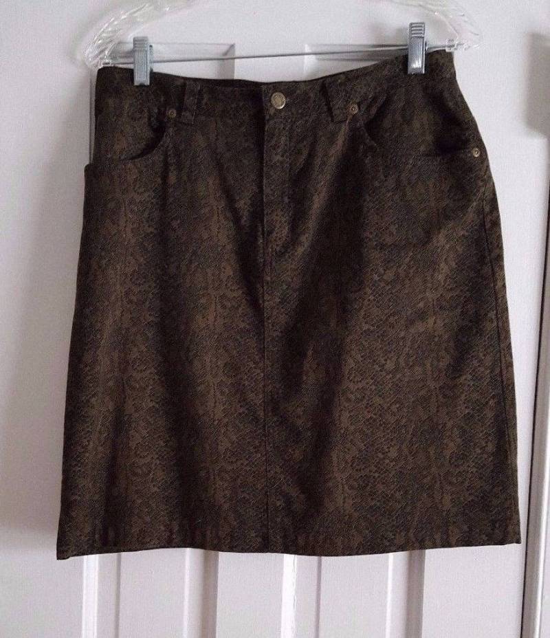 Jones Ny Sport Stretch Baumwolle Jean Rock. Olive Braun Schwarz Reptil Druck. Niedlich. Frech Karriere Oder Lässig. Vintage 90Er Jahre Jones Ny Sport Stretch Baumwolle Jean Rock. Olive Braun Schwarz Reptil Druck. Niedlich. Frech Karriere Oder Lässig. Vintage 90Er Jahre von Momsdrawer