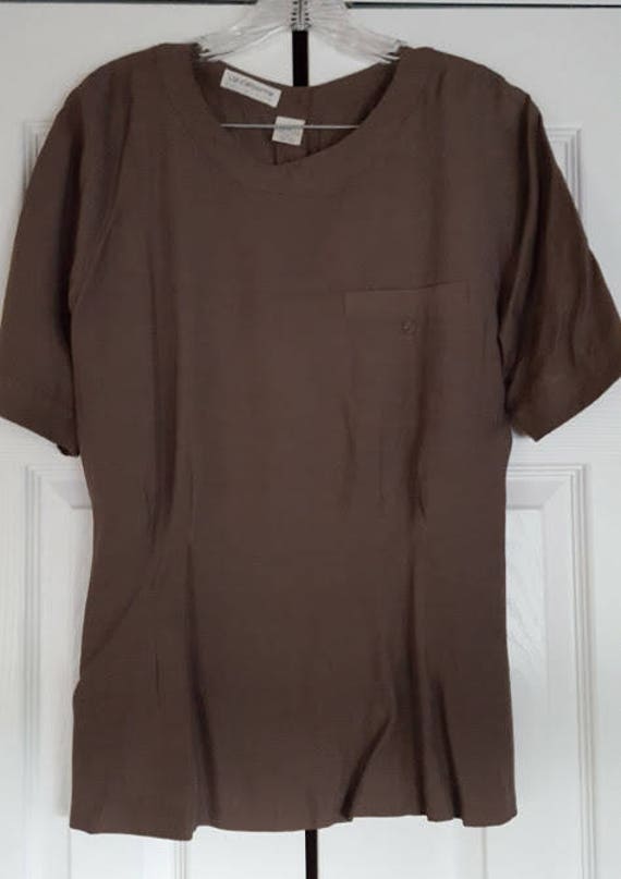 Liz Claiborne Collection 3-Teiliges Taupe Outfit. Kurzarm Bluse, Kleid Hose, Bleistift Rock Gefüttert. Kunstseide. Größe 10 Medium. Vintage 90Er Liz Claiborne Collection 3-Teiliges Taupe Outfit. Kurzarm Bluse, Kleid Hose, Bleistift Rock Gefüttert. Kunstseide. Größe 10 Medium. Vintage 90Er von Momsdrawer
