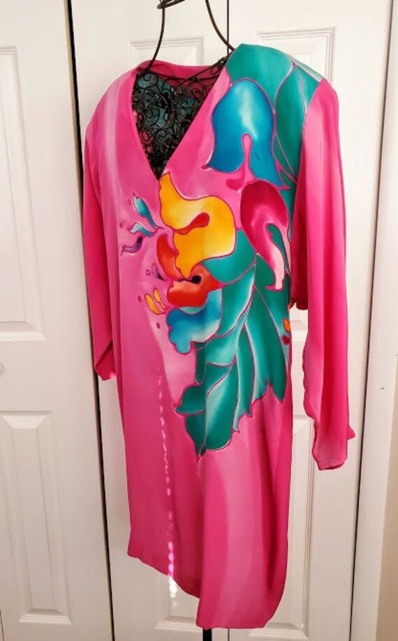Seltene Yolanda Lorente Artsy Handbemalte Seide Kegelkleid. Einzigartig, Elegant, Bunt. Die Ganze Saison, Einfach Zu Tragen. Mittel. Jahrgang 1990Er Seltene Yolanda Lorente Artsy Handbemalte Seide Kegelkleid. Einzigartig, Elegant, Bunt. Die Ganze Saison, Einfach Zu Tragen. Mittel. Jahrgang 1990Er von Momsdrawer
