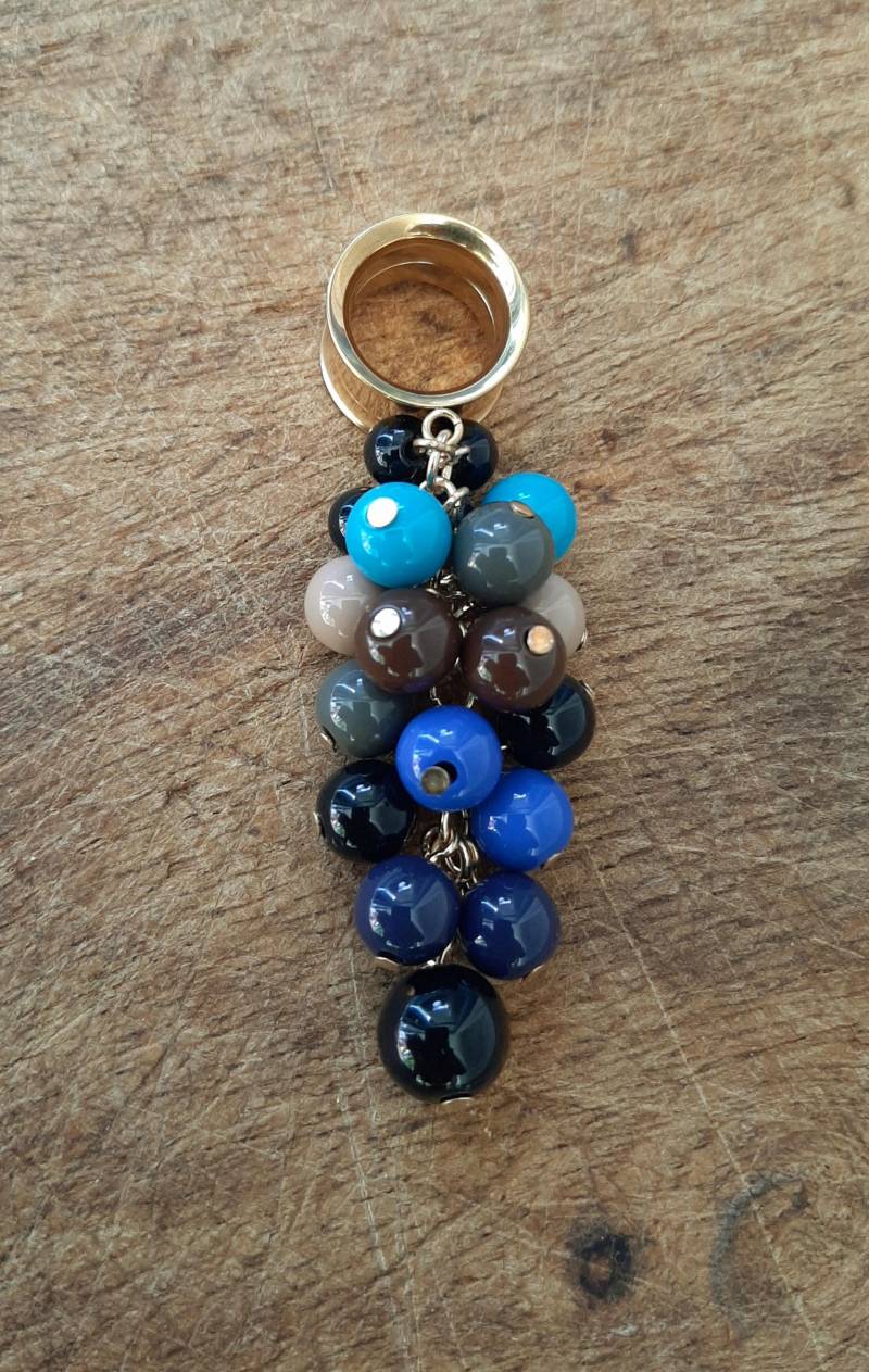 Große Tunnel Ohrringe Mit Bunten Perlen in Blau - Und Brauntönen, Besondere Tunnelohrringe Plug Anhänger, Weintrauben Optik von MonChichiBerlin