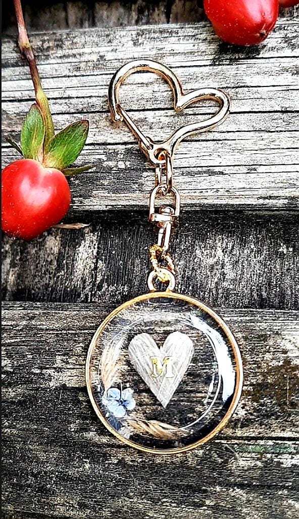 Medaillon "Wolkenreich" - Andenken Haustier, Personalisiertes Erinnerungsstück Mit Fell Und Blumen, Tierhaarandenken Schlüsselanhänger Medaillon "Wolkenreich" - Andenken Haustier, Personalisiertes Erinnerungsstück Mit Fell Und Blumen, Tierhaarandenken Schlüsselanhänger von MonChichiBerlin
