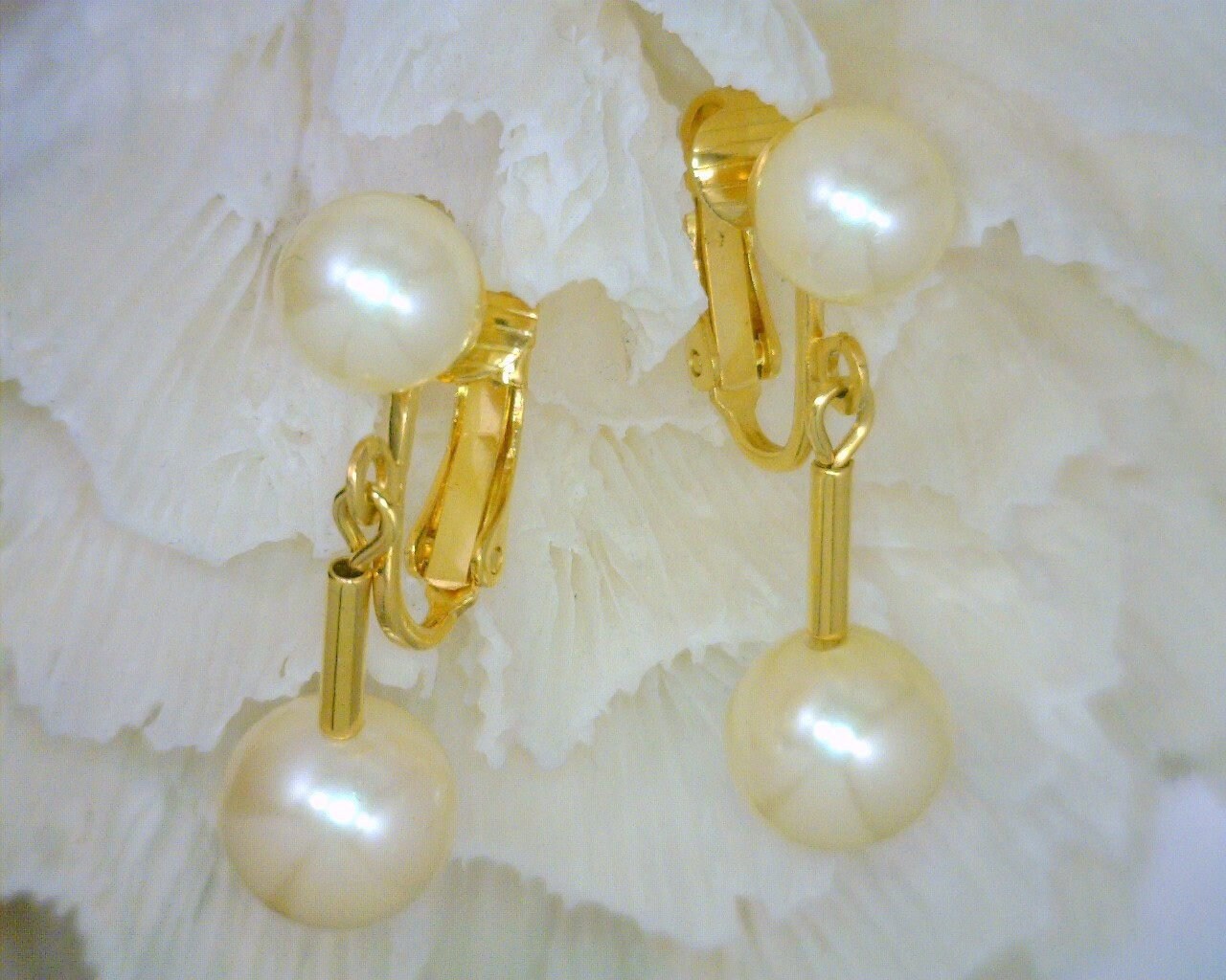 Vergoldete Kunstperlen Ohrclips von MonCoeurfinejewelry