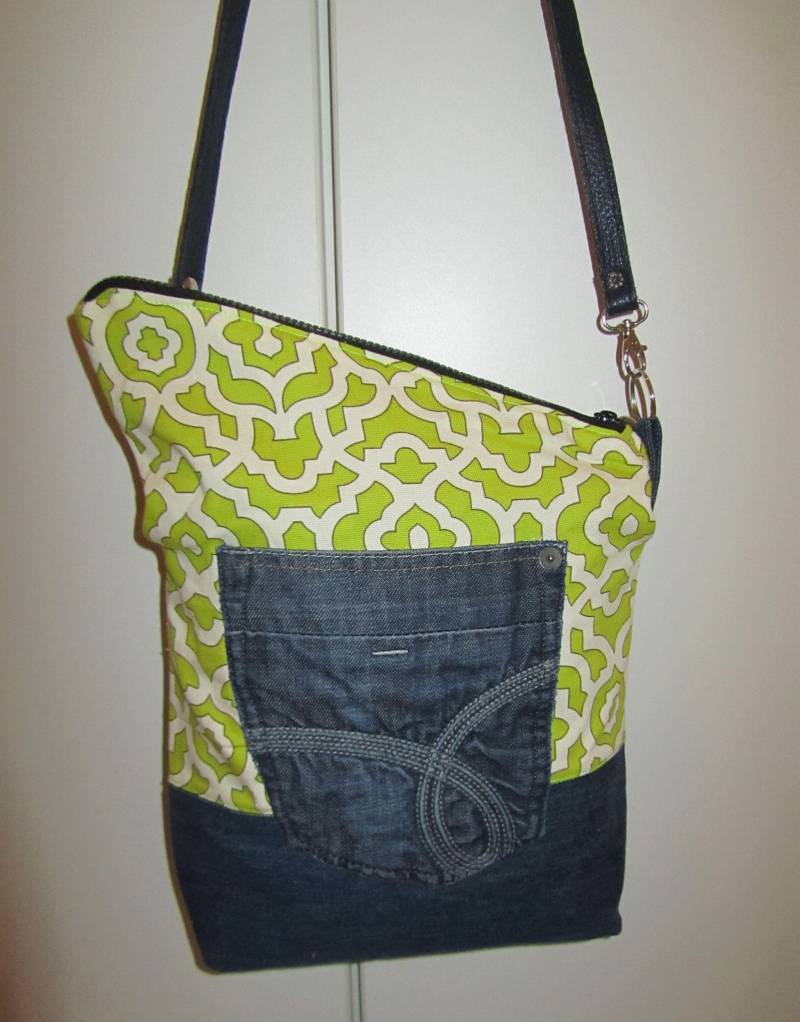 Jeans Schultertascheshopperbeuteltasche Upcycling von MonDoCrafts