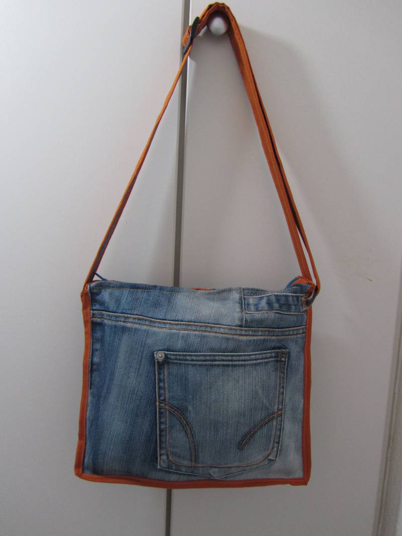 Jeans Schultertascheshopperbeuteltasche Upcycling von MonDoCrafts